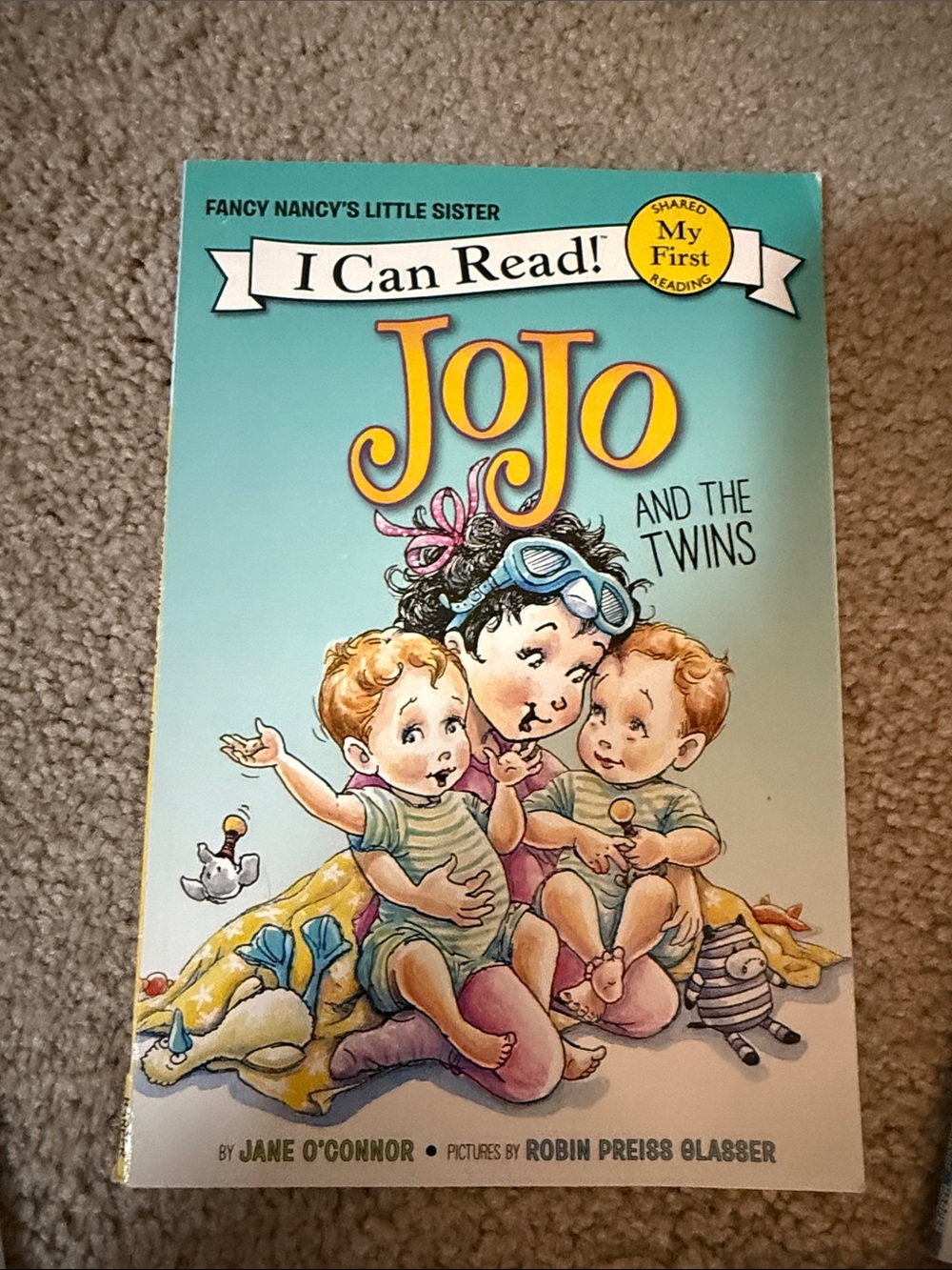 Fancy Nancy Bundle - 3 Books + Long Sleeve Shirt - Picture 4 of 10